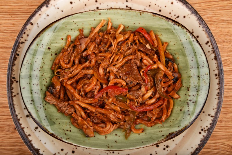 Udon noodles with beef and vegetables