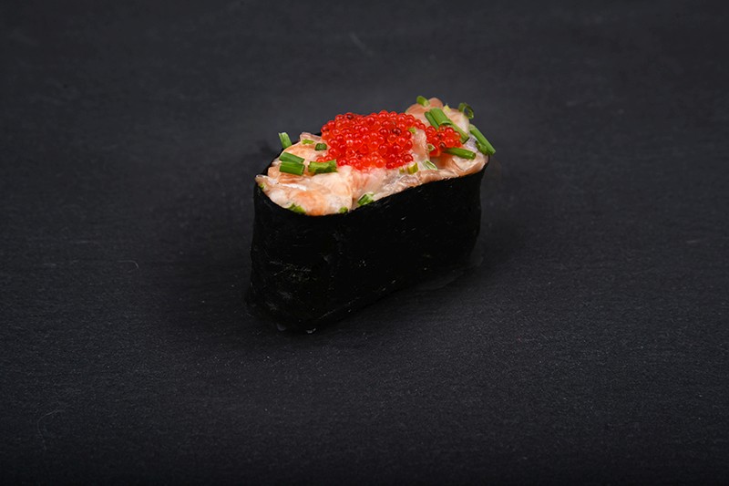 Hot salmon tartare nigiri ship with red tobiko caviar