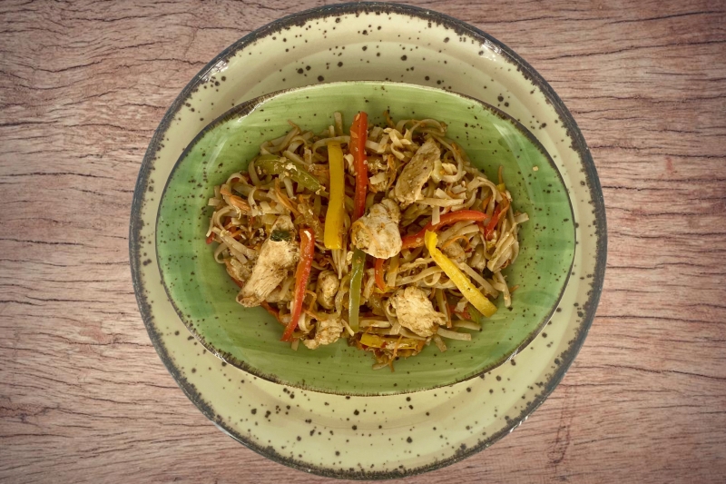 Pad Thai from calorie-free no carb noodles with chicken