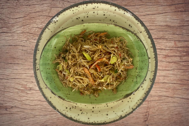 Fried calorie-free no carb noodles with vegetables
