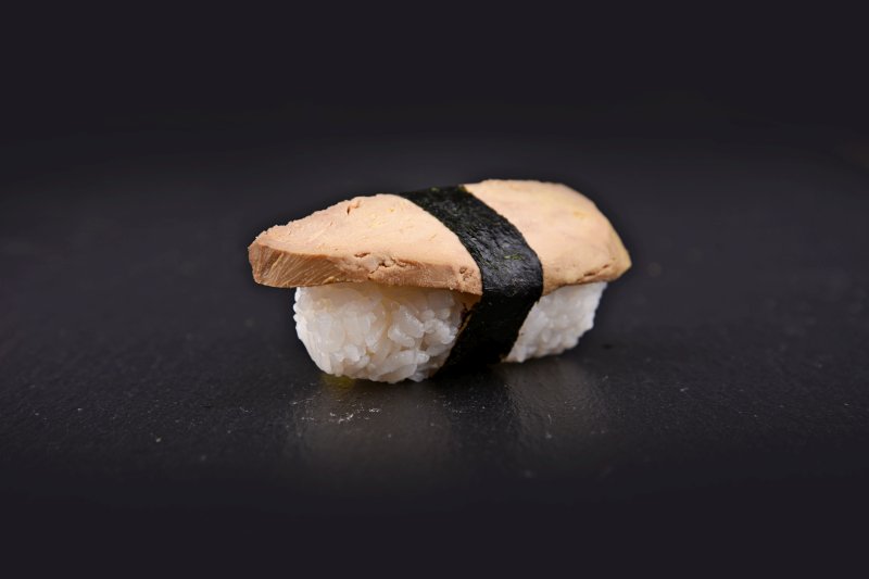 Foie gras nigiri