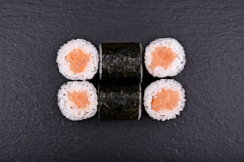 Smoked salmon maki